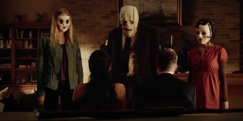 Dollface (Gemma Ward), the Man in the Mask (Kip Weeks), and Pin-up Girl (Laura Margolis) in The Strangers.